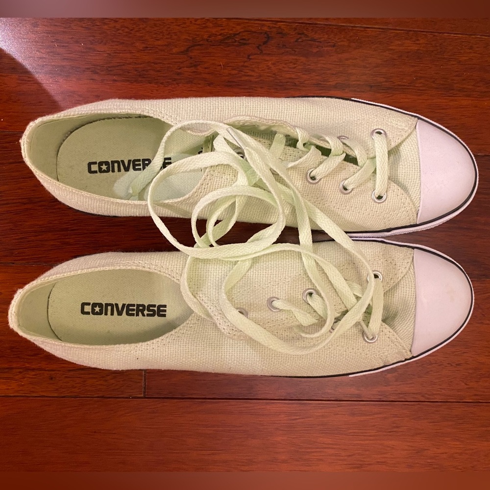 Converse lightweight, mint green low tops size 11 women’s